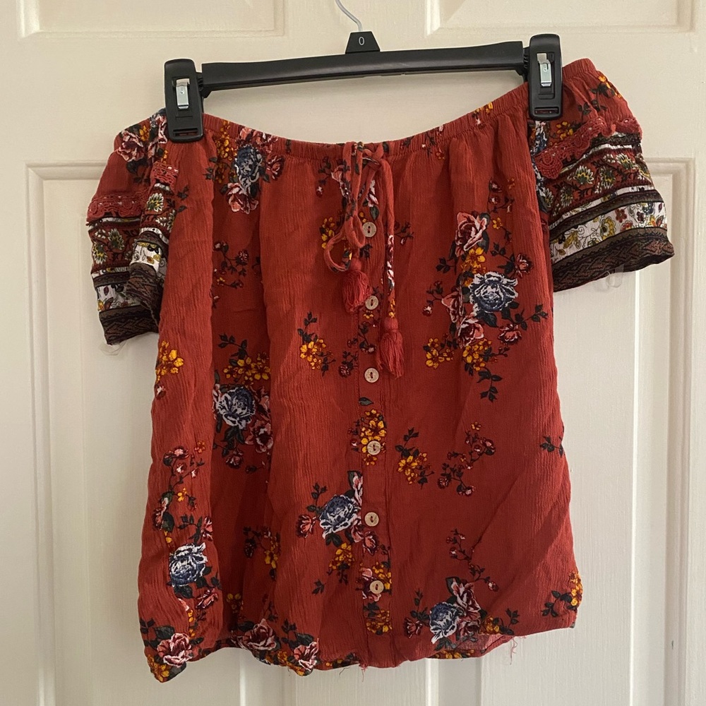 Over the shoulder orange floral top size Medium no boundaries